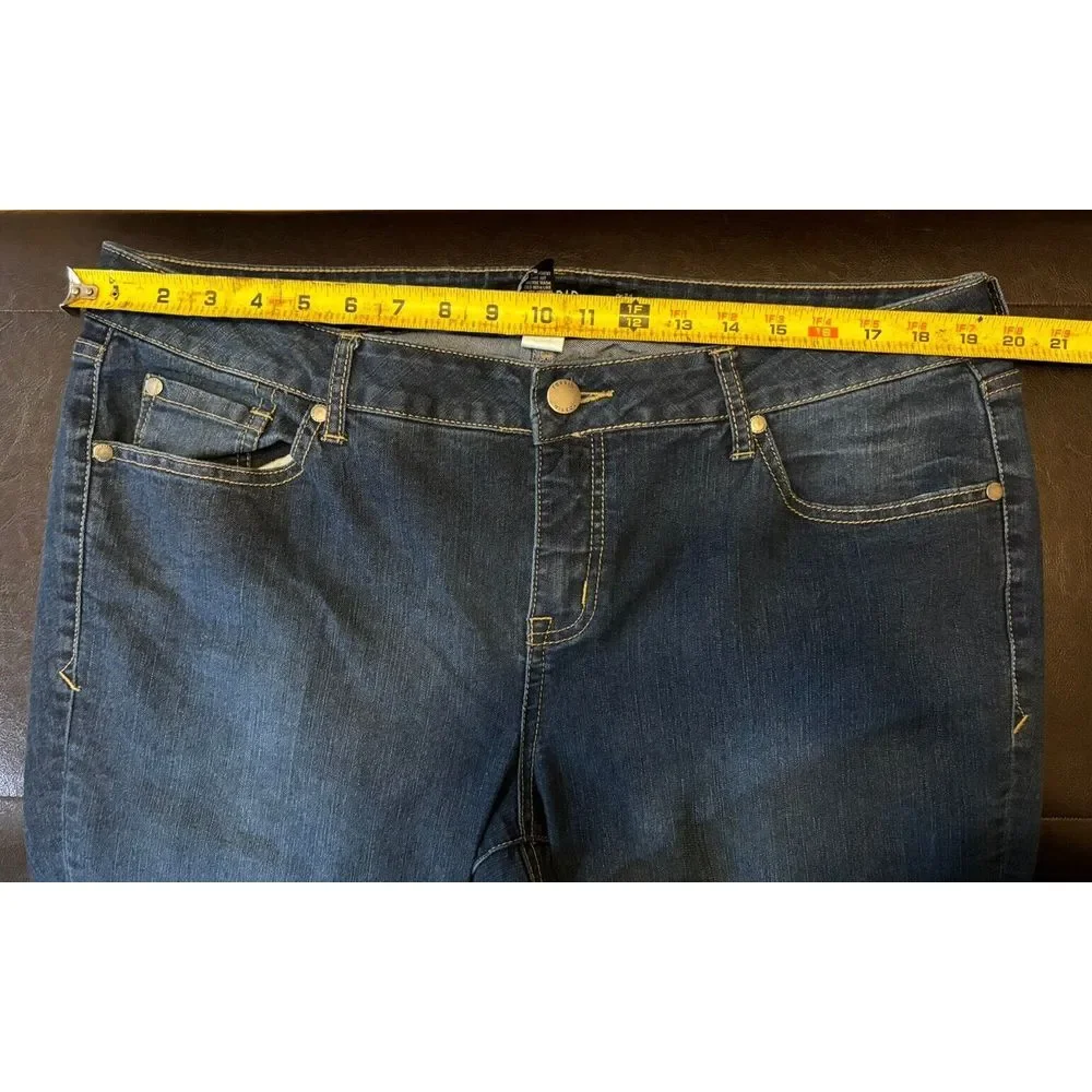Torrid Women's Jeans Sz 16R Straight Fit Medium Wash Mid‎ Rise